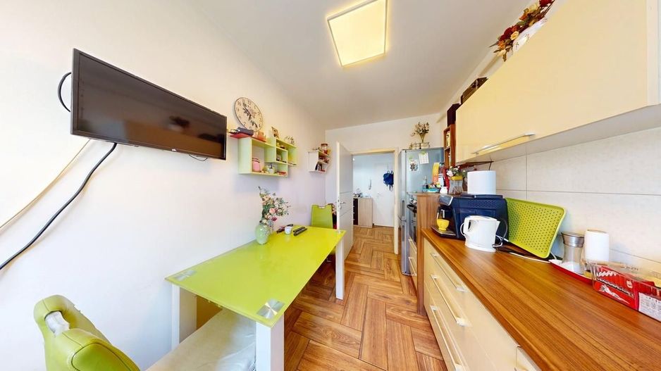 Apartament decomandat, 2 camere, balcon, boxa - Avangarden - Poză 2