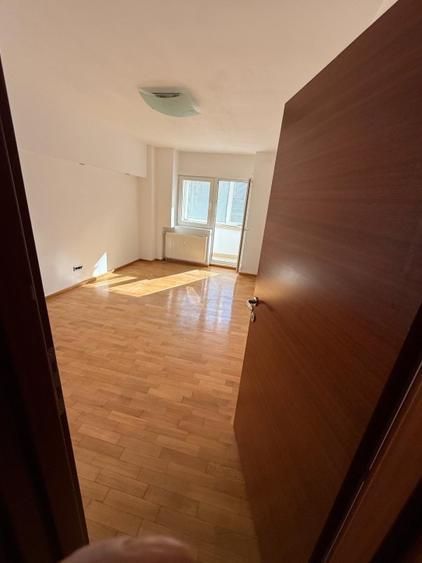 BRASADAS inchiriaza ap 3 cam birou/locuit - terasa - Unirii. - Poză 7