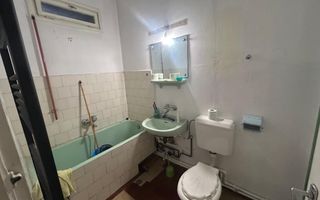 Apartament 2 camere decomandat Tractorul etaj 3 centrală termică nouă - Poză 8