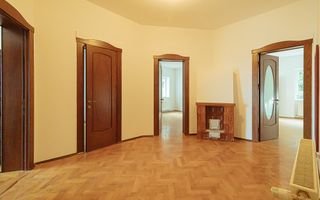 Ultracentral, apartament in casa, pretabil locuit si/sau birouri - Poză 13