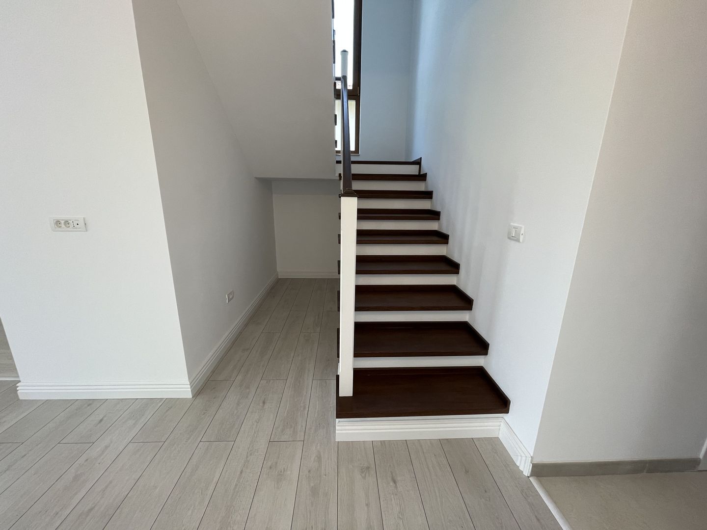 Duplex despartit prin spatiu tehnic - Poză 8