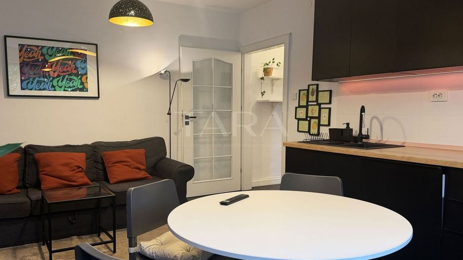 Apartament cu 3 camere, zona Facultatea de Litere. - Poză 1