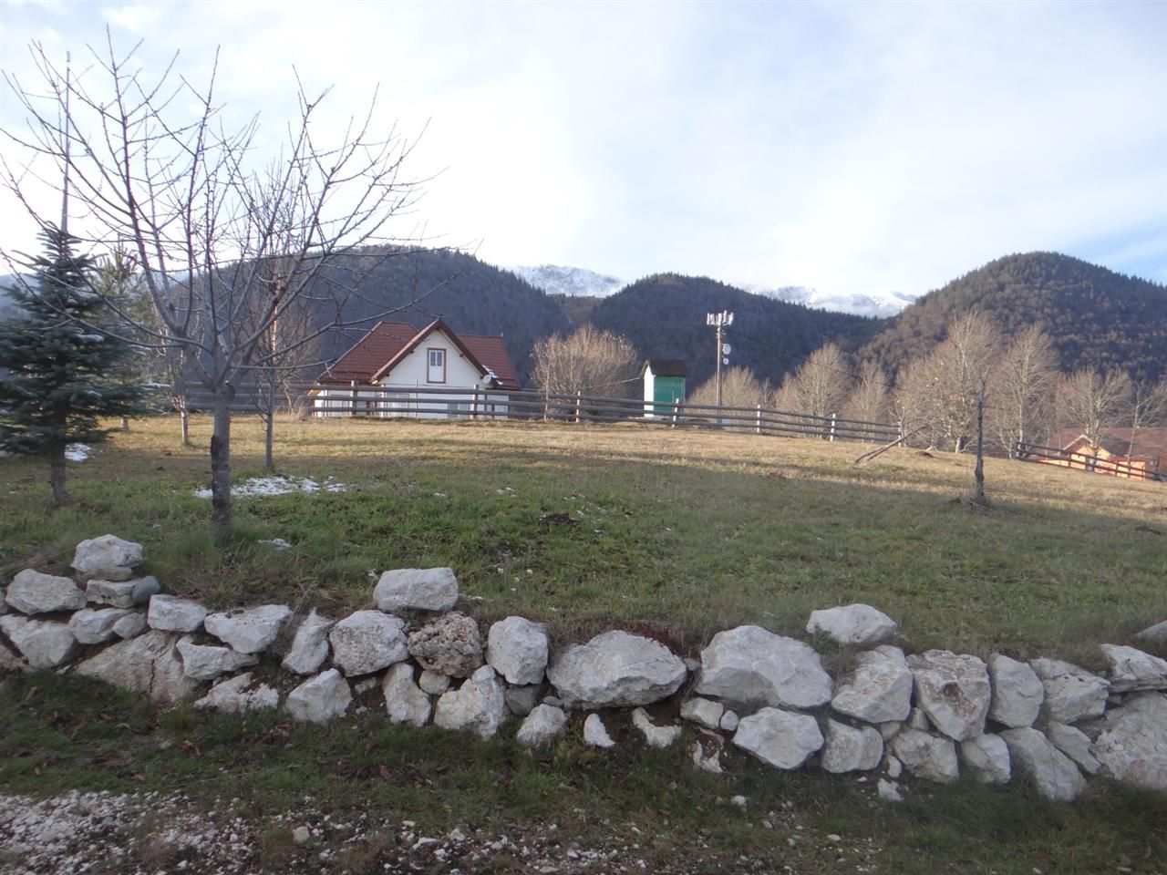 In locatia de basm: - Pestera, Moieciu, Brasov, utilitati, accesibilitate - Poză 2
