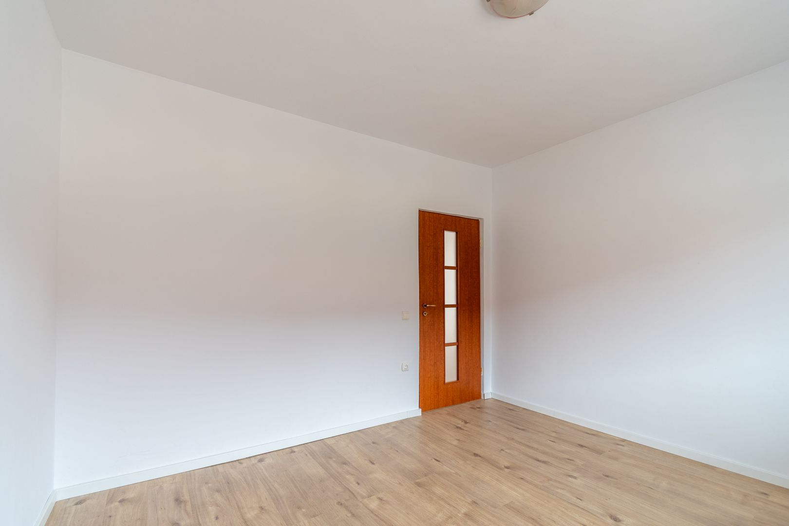 Apartament renovat cu 2 camere + loc de parcare de vanzare Floresti - Poză 4