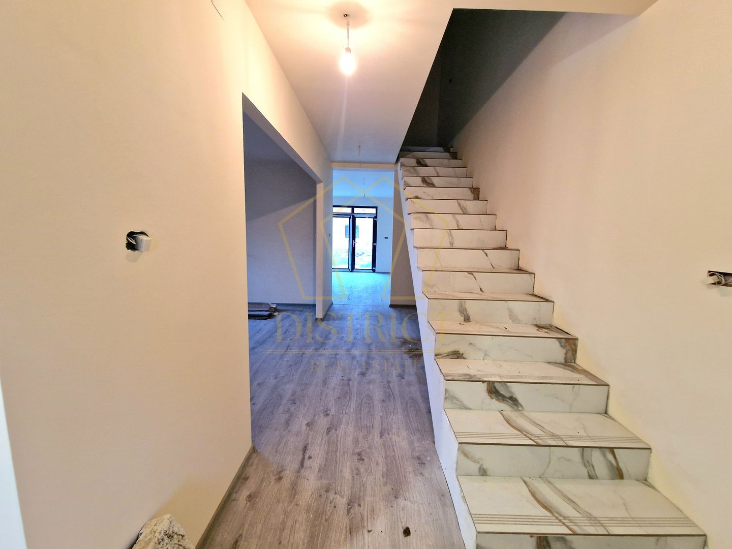 Duplex spatios cu 4 camere | Mosnita Noua | Central - Poză 3