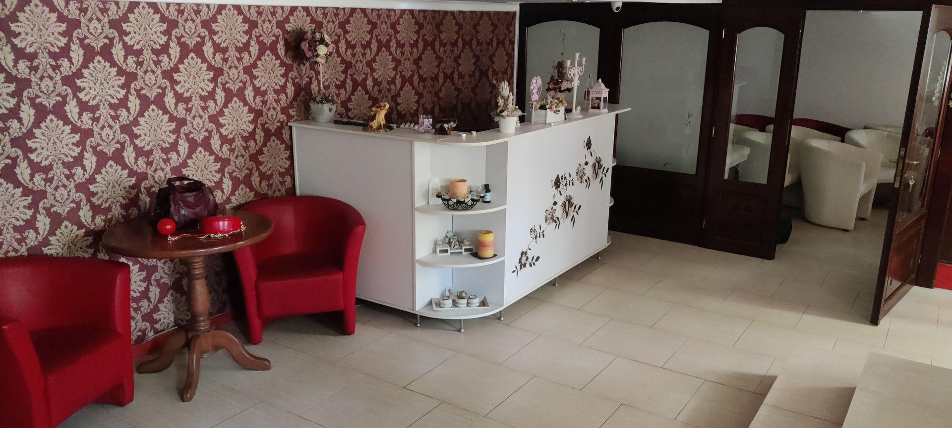 IDEAL PENTRU SALON INFRUMUSETARE / RESTAURANT/BAR/GRADINITE - Poză 9