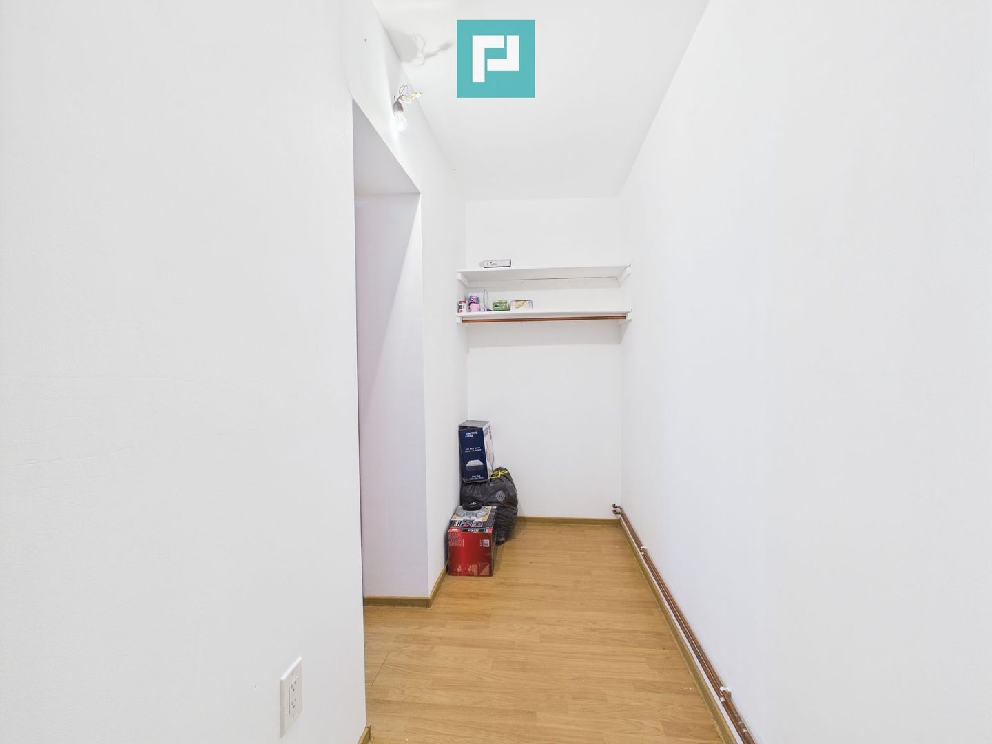 Casă de vacanță mobilată și utilată la Miniș - Poză 13