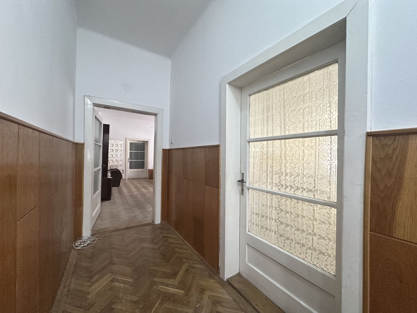 Apartament in casa spațios la doar 5-7 minute de Centrul Istoric - Poză 11