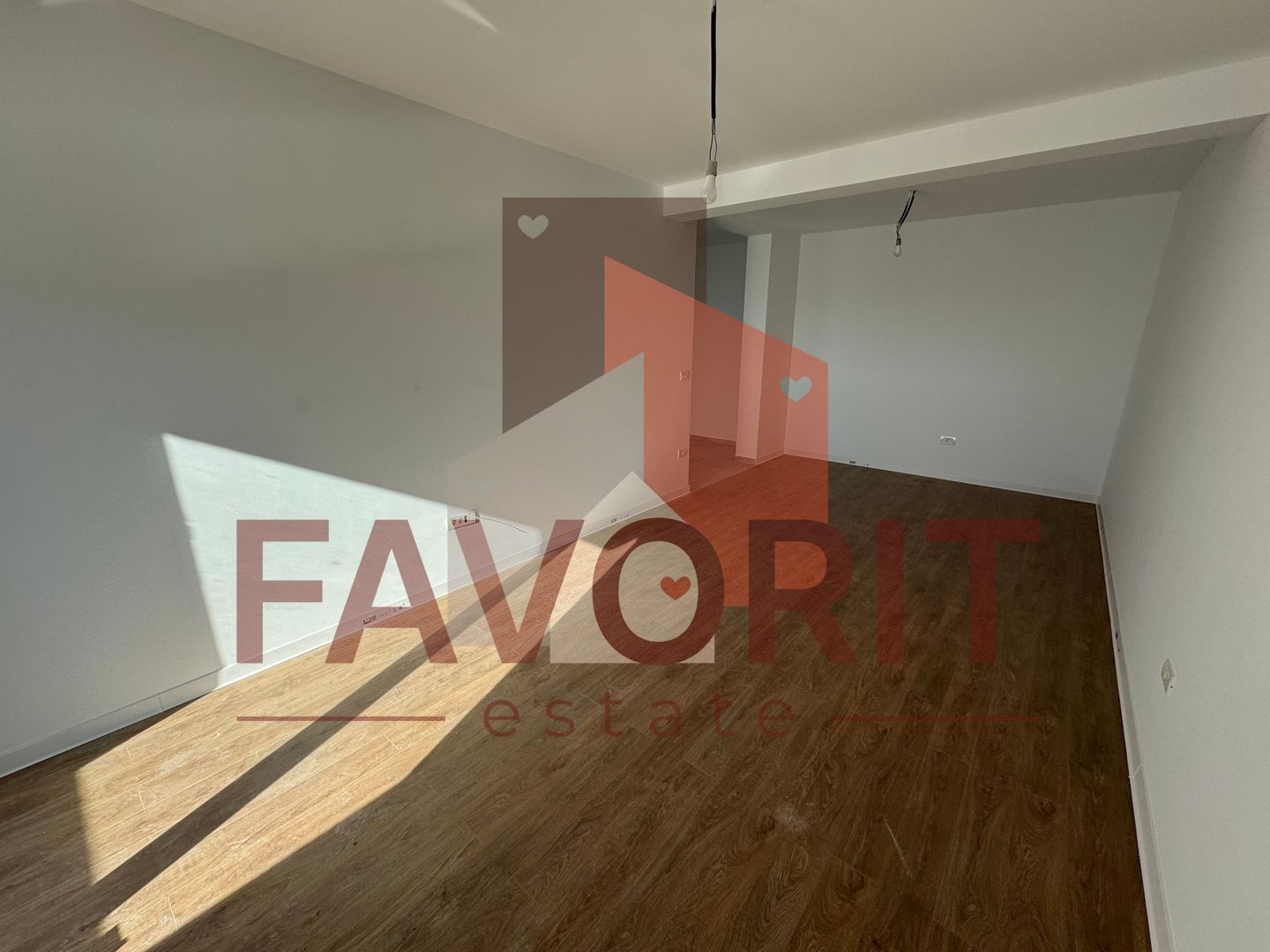 Gradina proprie. Spatios. Decomandat. Finisaje la alegere - Poză 4