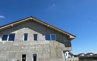Duplex la roșu 3 camere-Moșnița Veche - Poză 1