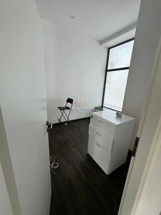 Spatiu comercial, ultracentral, compartimentat, 117m2, 19ml vitrina,CT - Poză 9