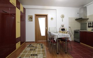 Decomandat, suprafata generoasa, centrala proprie/clima. Terasa mare! - Poză 13