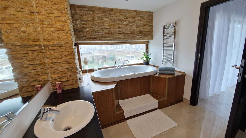 Vila de inchiriat, 4 camere, incalzire in pardosela, curte 800 m2 - Poză 5