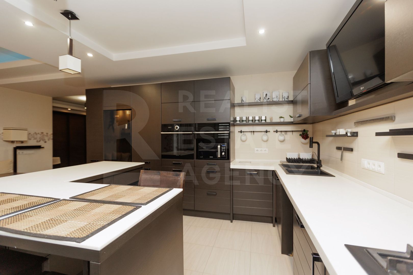 Chirie, apartament, 4 camere, strada Nadejda Ruso,Rîșcani - Poză 1