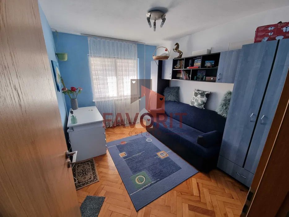Apartament 3 camere decomandat, zona Aradului - Poză 2