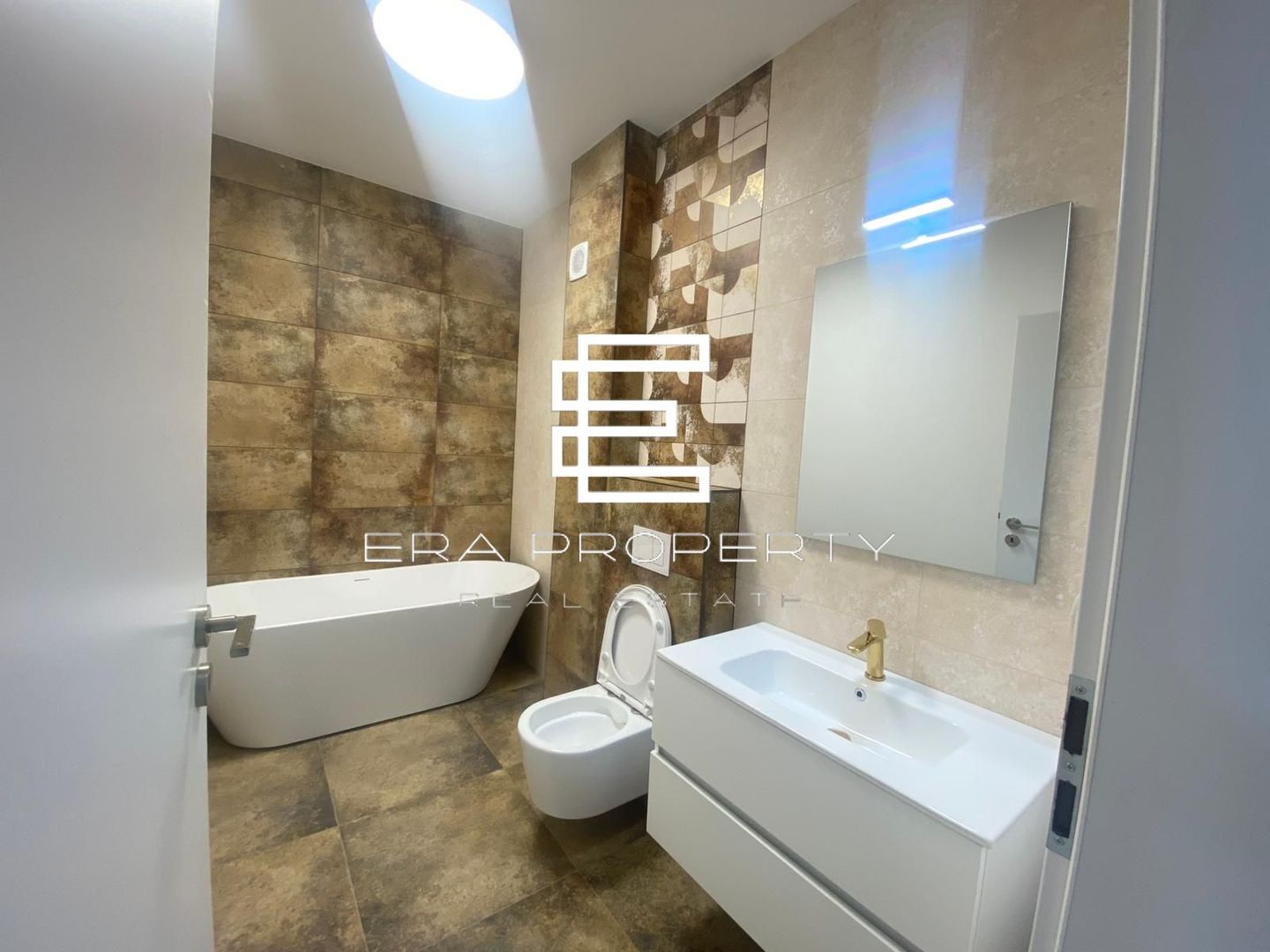 Apartament tip penthouse  partial mobilat , Intabulat,zona Cristian - Poză 5