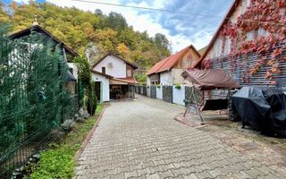 Casă individuală cu 5 camere și curte proprie - în Cisnădioara - Poză 2