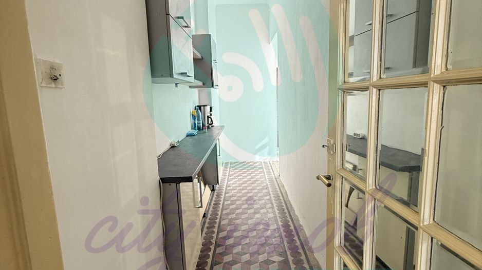 Eleganta, stil si mult potential intr-un apartament interbelic de 3 camere - Poză 9