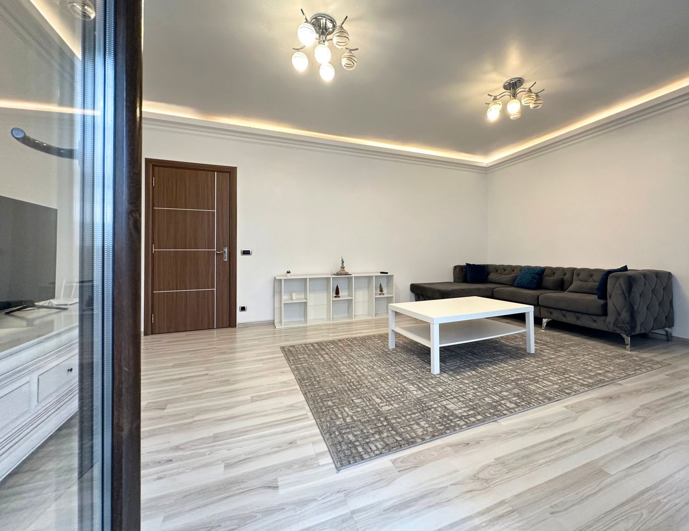 Vând apartament 3 camere 3 minute de Coresi complex ISARAN - Poză 7