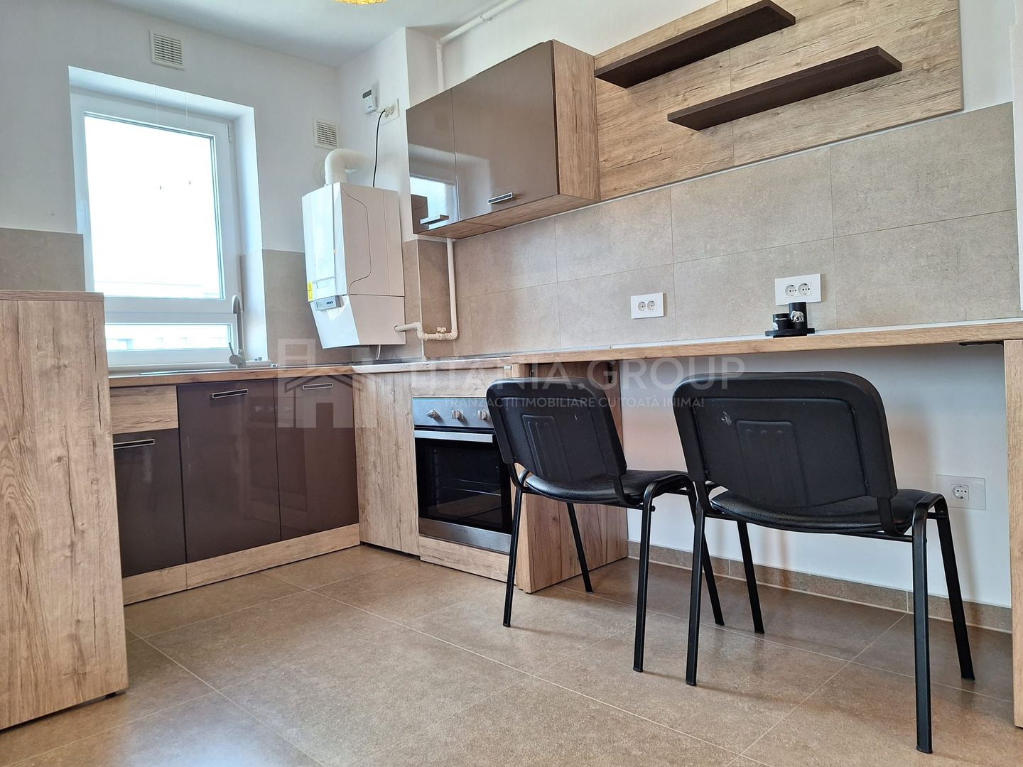 Apartament modern, cu loc de parcare si boxa - Kasper Coresi - Poză 11