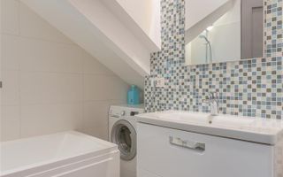 Locuință de 71 mp renovată integral și complet utilată, în casă - Poză 11