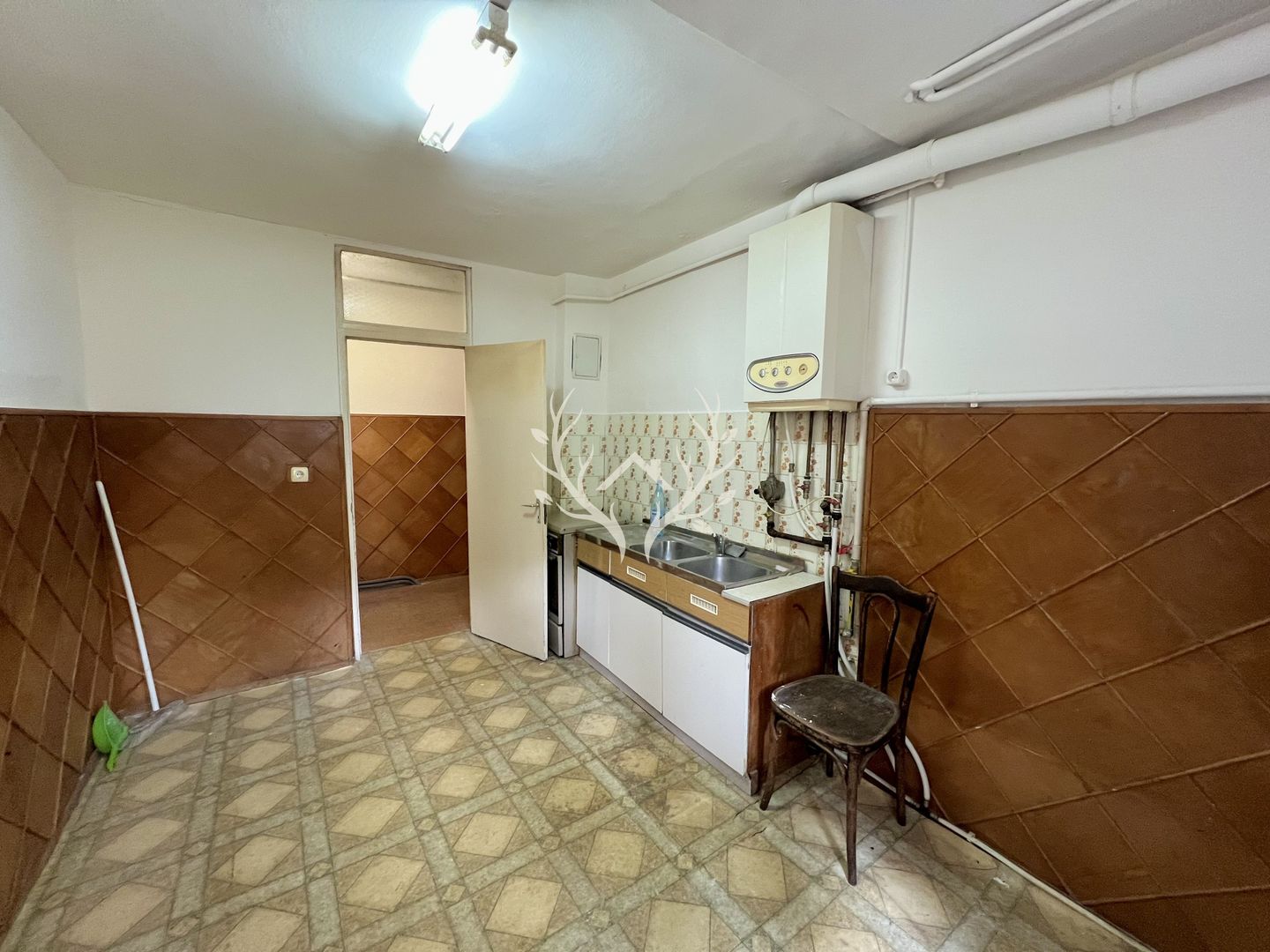 Apartament cu 3 camere, pregatit pentru renovare in Zorilor - Poză 5