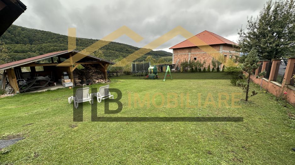 Vila cu 8 camere de vanzare, teren 1580mp, Zona Praid - Poză 4