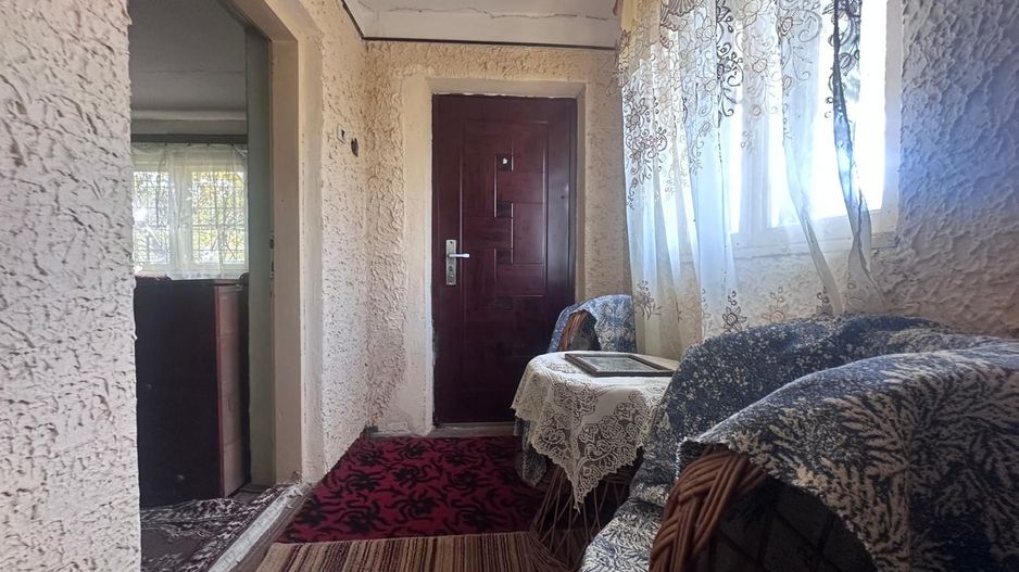 Vanzare casă cu teren mare în satul Cazaci – aproape de Târgoviște - Poză 7