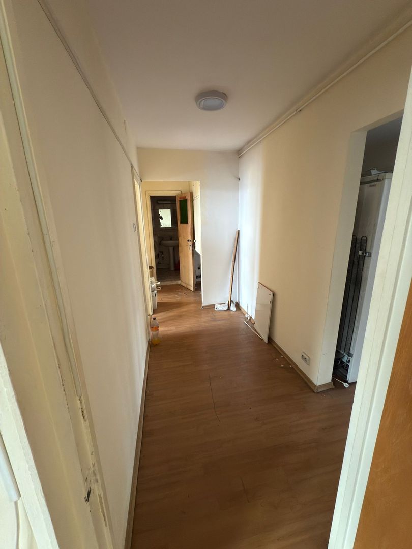 Apartament incapator, patru camere, Resita-Berceni, 120.000€ negociabil - Poză 8