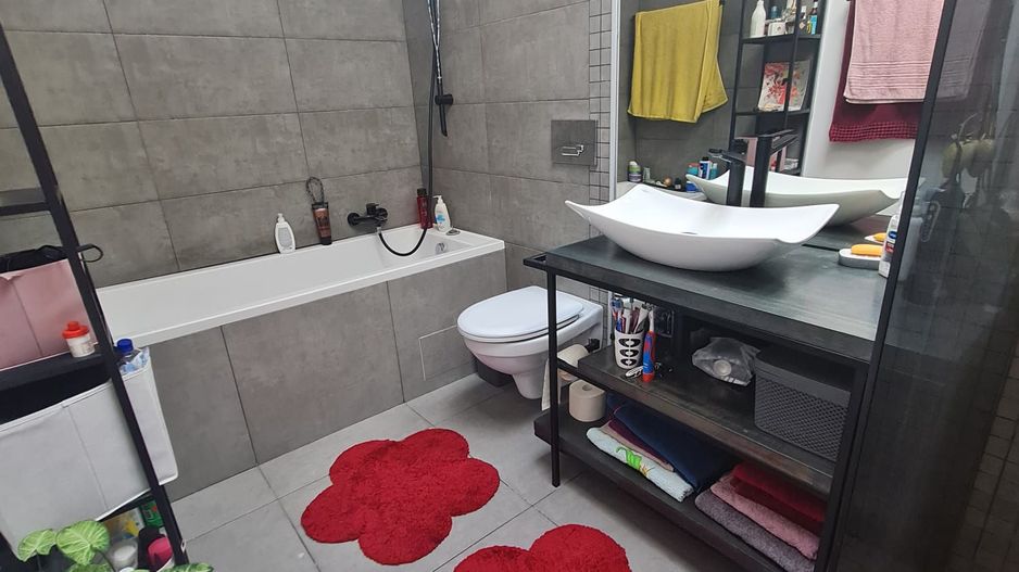 Duplex minimalist cu piscina - Poză 22