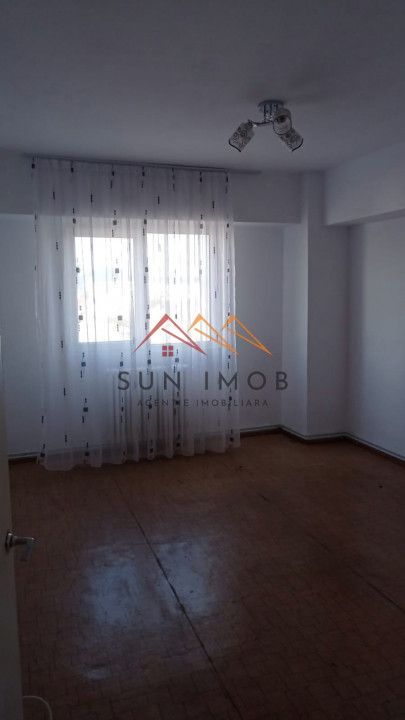 Apartament 3 camere, decomandat, ultracentral, Campina, Prahova - Poză 4