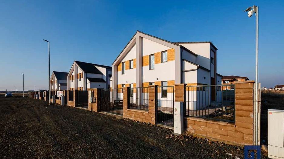 Duplex cu 4 camere si teren generos de 352 mp – Mosnita Noua - Poză 36