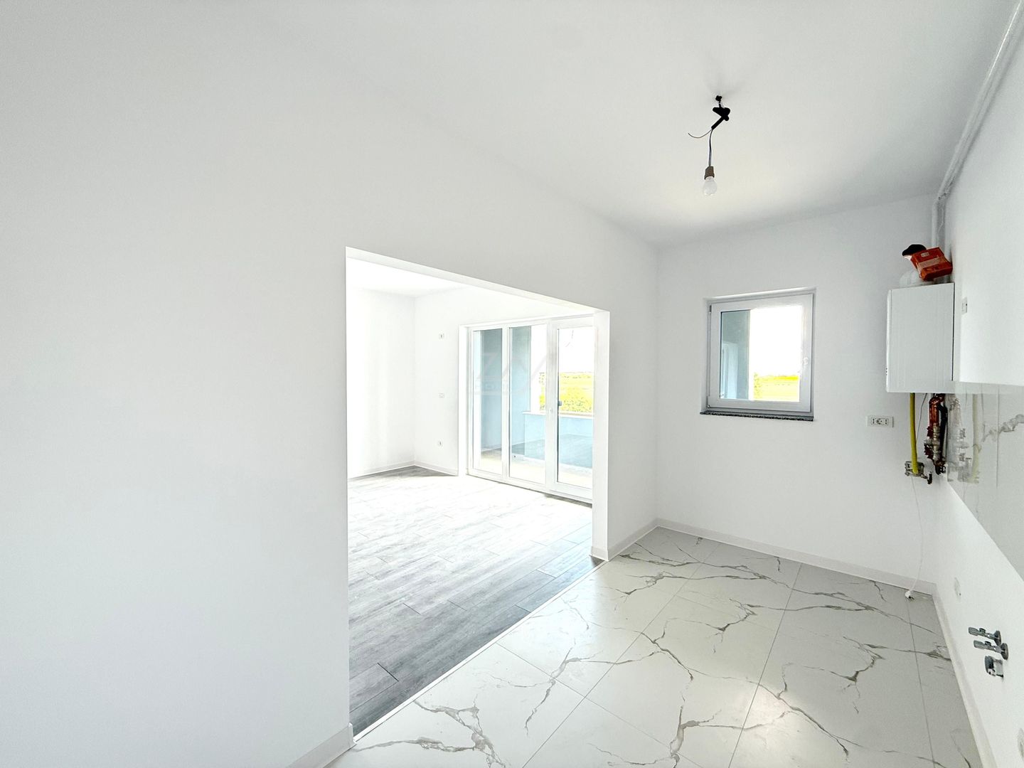 Apartament nou cu 3 camere si 2 bai. Finisaje la alegere. - Poză 3