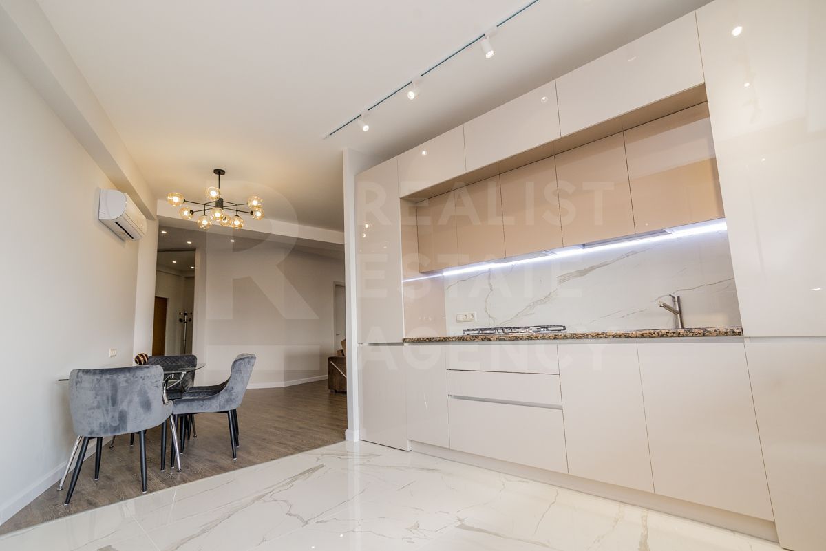 Chirie, apartament, 3 camere, str-la 31 August 1989, Centru - Poză 1