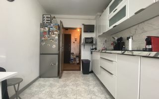 Compartimentare decomandata! Vanzare apartament cu 3 camere-Micro 11 - Poză 9