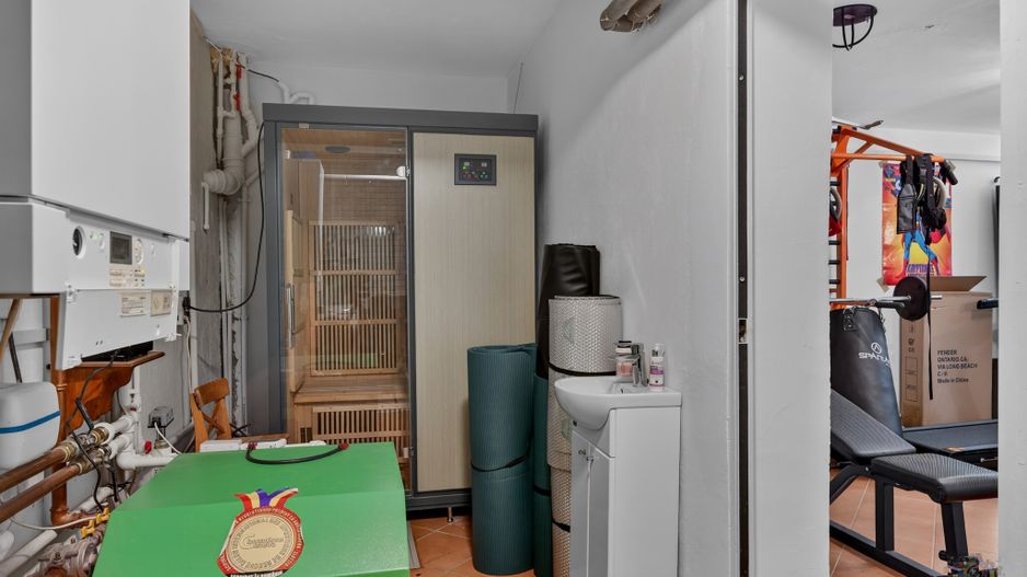 Vila cu design spectaculos, tehnologie smart & lifestyle complet - Poză 36