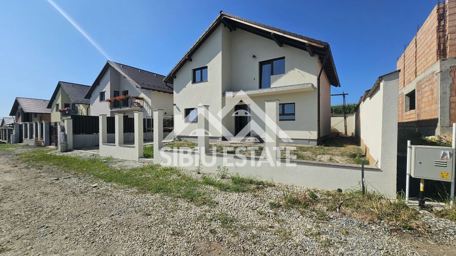 Casa noua Sibiu Sura Mica, 4 camere, teren 380 mp - Poză 1