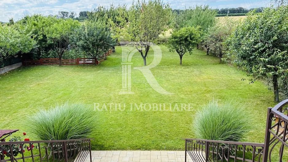 Casă Spațioasă cu 2 Apartamente | Teren 1.100 mp | Marghita - Poză 6