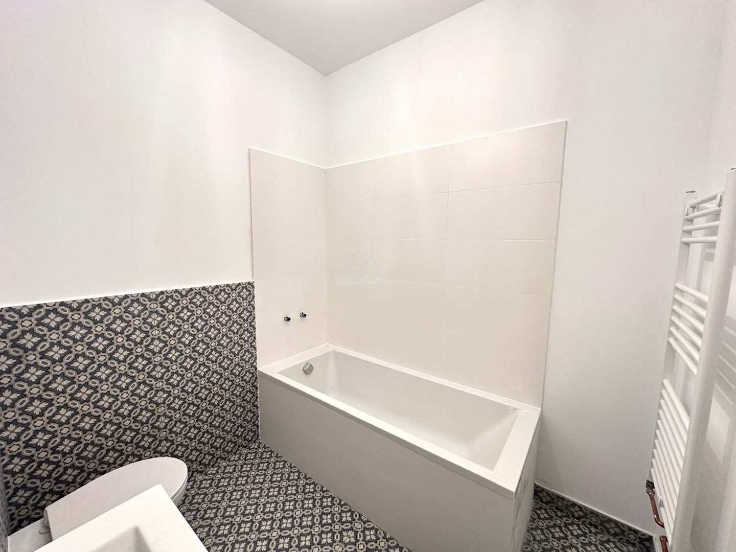 Bloc finalizat. Finisaje superioare. Loc de parcare. - Poză 6