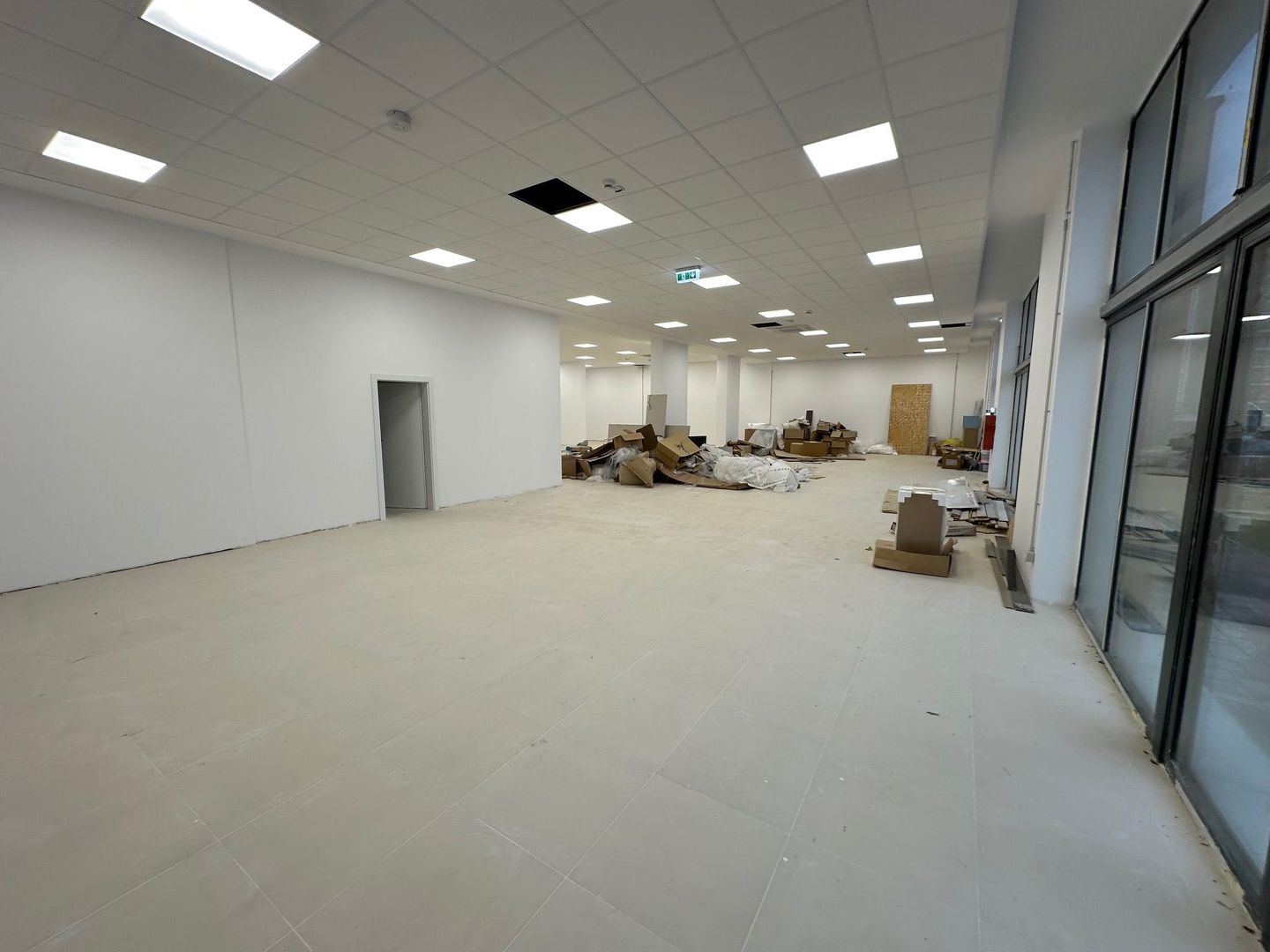 Spatiu comercial 425  mp / 12 locuri de PARCARE - Poză 3