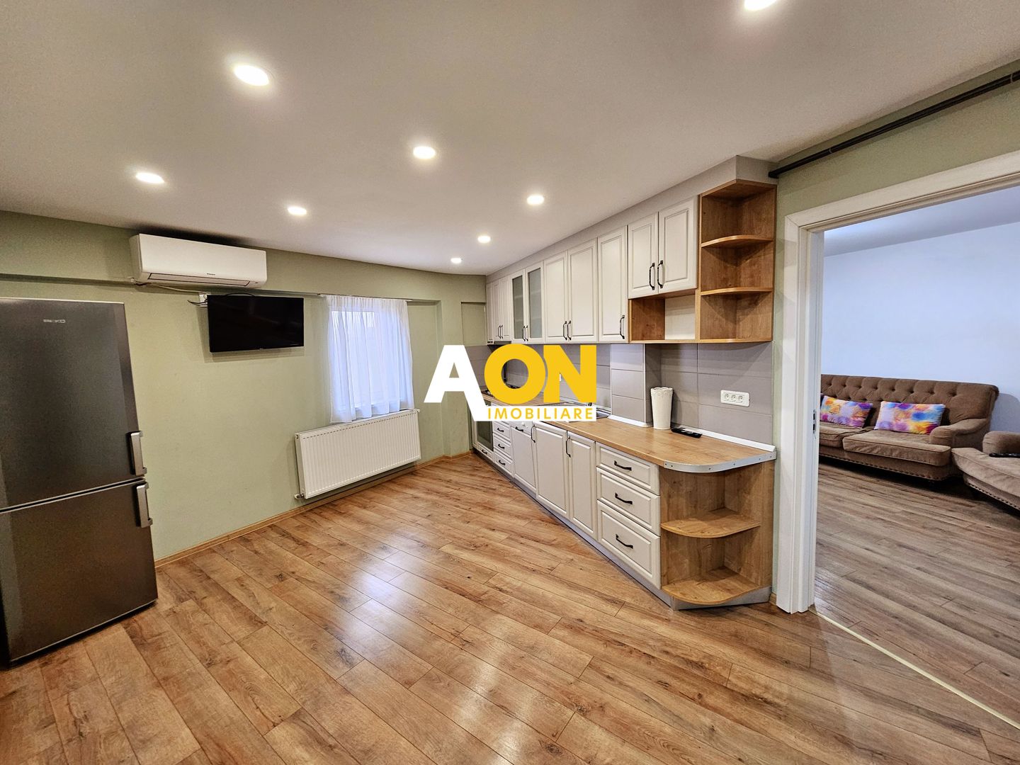 Apartament 3 camere, etaj 1, mobilat, utilat, zona Prestige - Poză 1