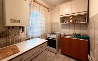 Garsoniera de vanzare, 28 mp, la parter inalt, zona bld. Bucuresti - Poză 3
