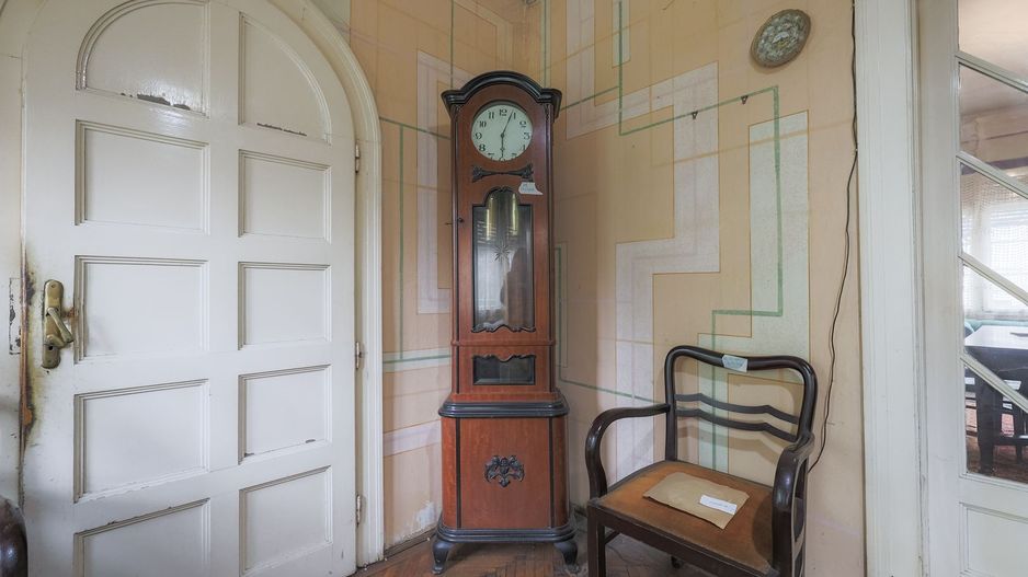 VILĂ INTERBELICĂ CU TEREN GENEROS ȘI SPAȚIU COMERCIAL . VÂRFUL CU DOR - Poză 8