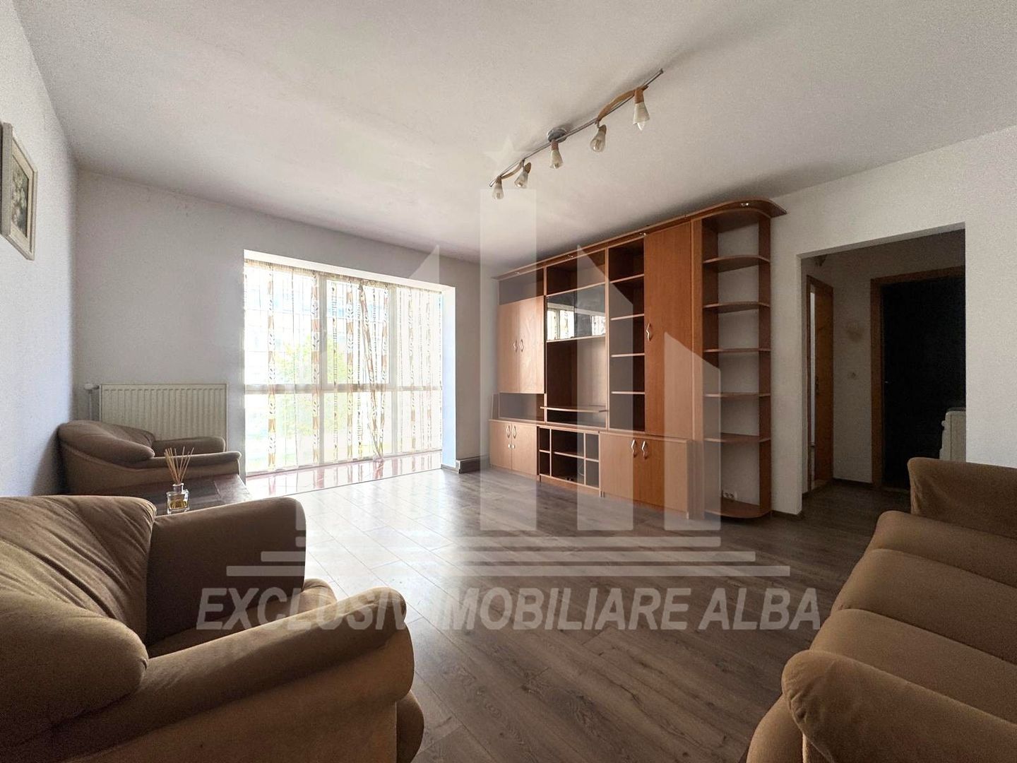 Apartament 3 camere | De vanzare | 70 mp | Etaj 1 | Renovat | Cetate - Poză 1