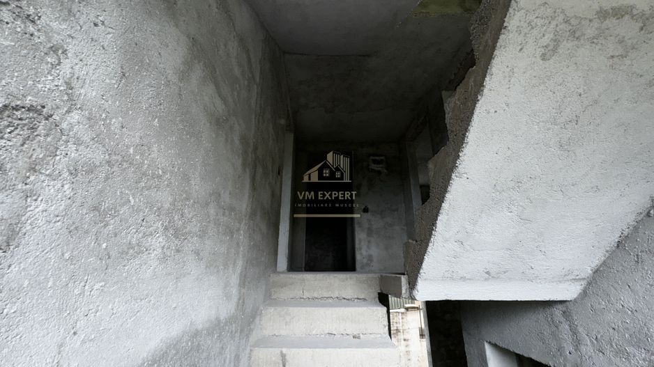 VILA 5 CAMERE, ZONA ULTRA CENTRALA, CAMPULUNG MUSCEL, TEREN 500 MP - Poză 30