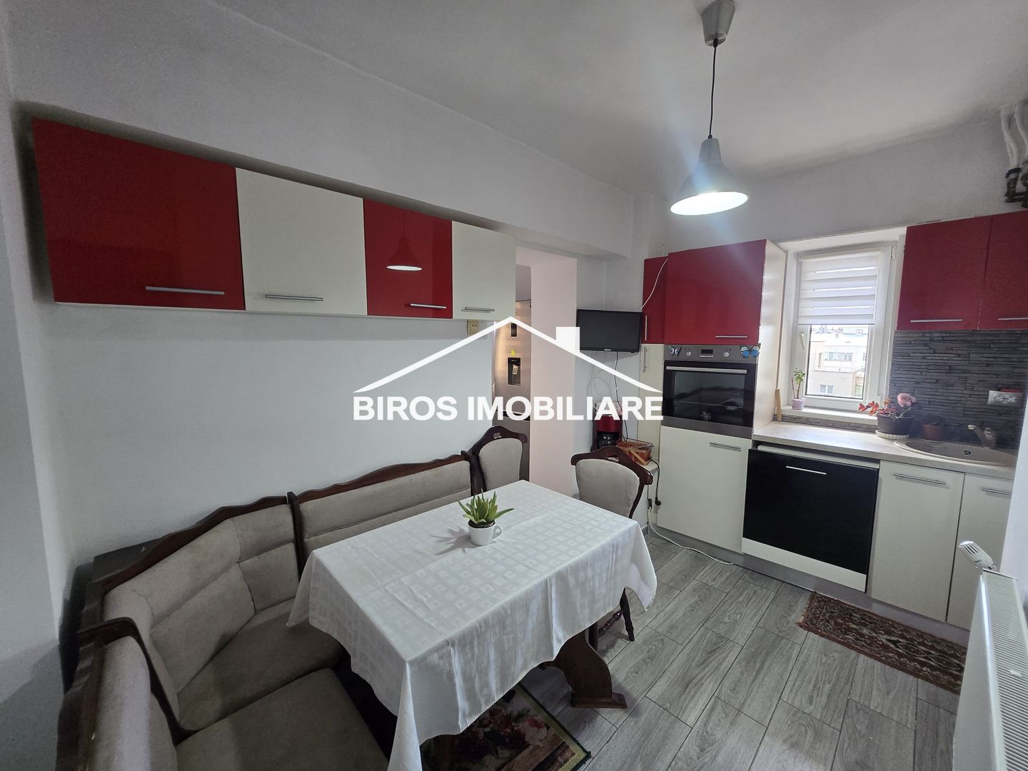 3 camere Calea Bucuresti - Vodafone - Poză 5
