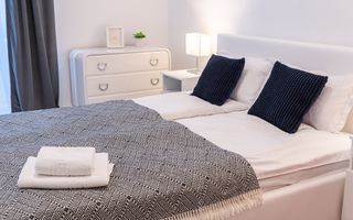 Apartament renovat in cladire istorica - Poză 20