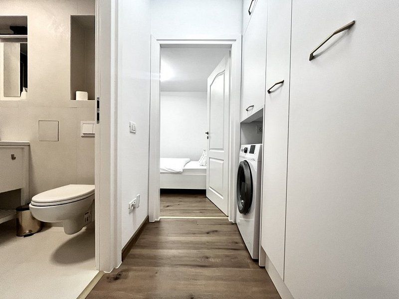 Un apartament primitor si modern, situat in zona Ultracentrală - Piața Victoriei - Poză 9