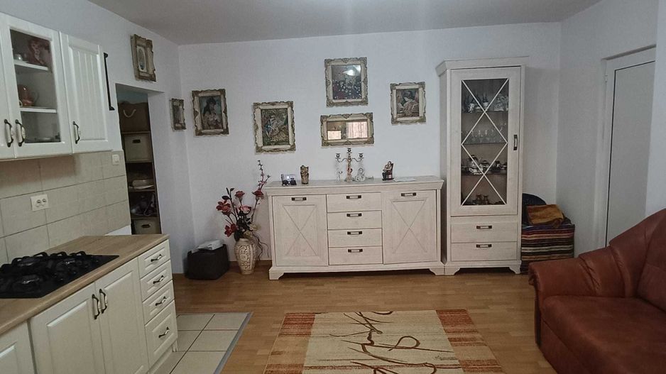 Apartament 3 camere situat in zona Piata Cetate 52 mp - Poză 1
