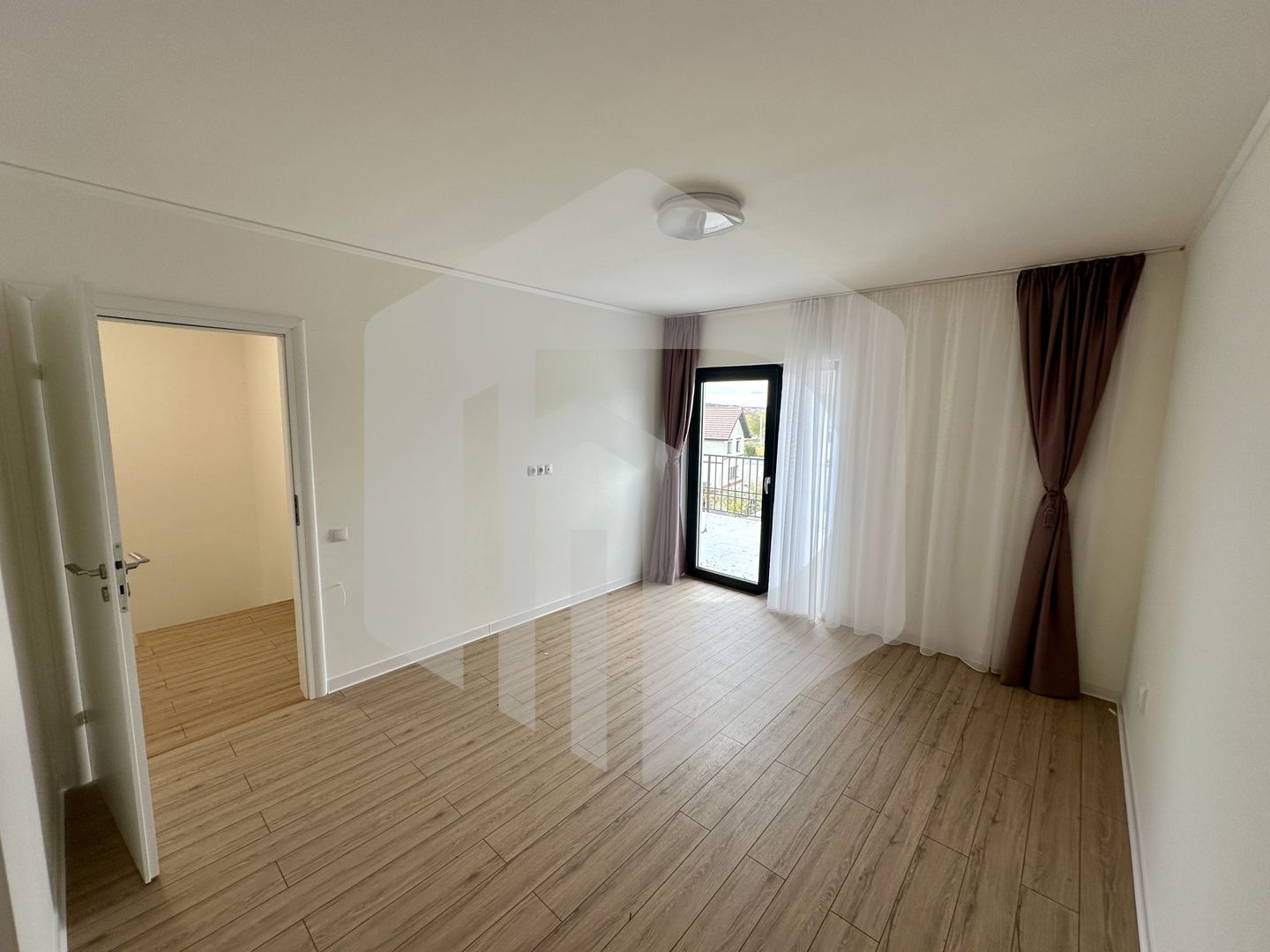 Cristian | Duplex |118mpu+ Mansarda amenajata | La Cheie| 158mp Teren - Poză 10